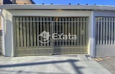 Imagem: A casa possui 2 Dormitórios, 2 Banheiros, 2 Vagas na garagem