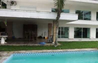 Imagem: A casa em condomínio possui 5 Dormitórios, 5 Banheiros, 5