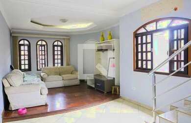 Imagem: A casa possui 4 Dormitórios, 4 Banheiros, 5 Vagas na garagem