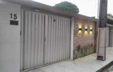 Imagem: A casa possui 2 Dormitórios, 1 Banheiro, 1 Vaga na garagem