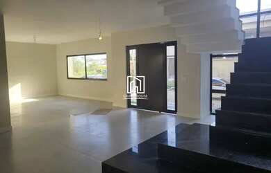 Imagem: A casa em condomínio possui 4 Dormitórios, 5 Banheiros, 3