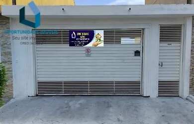 Imagem: A casa possui 2 Dormitórios, 2 Banheiros, 2 Vagas na garagem