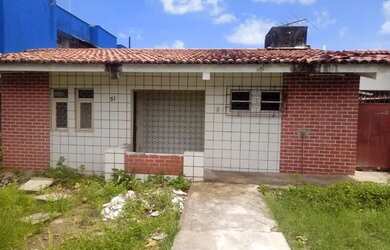 Imagem: A casa possui 3 Dormitórios, 2 Banheiros, 3 Vagas na garagem