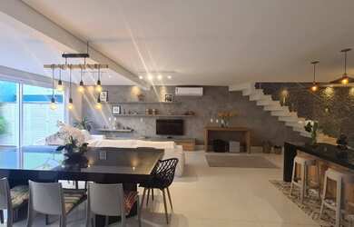 Imagem: A casa em condomínio possui 3 Dormitórios, 4 Banheiros, 2