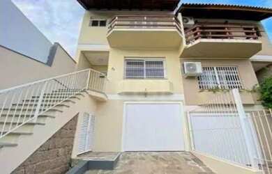 Imagem: A casa possui 3 Dormitórios, 3 Banheiros, 3 Vagas na garagem