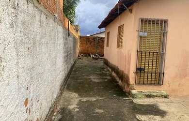 Imagem: A casa possui 2 Dormitórios, 2 Banheiros, 1 Vaga na garagem