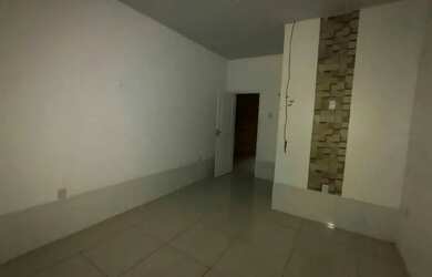 Imagem: A casa possui 3 Dormitórios, 2 Banheiros, 1 Vaga na garagem