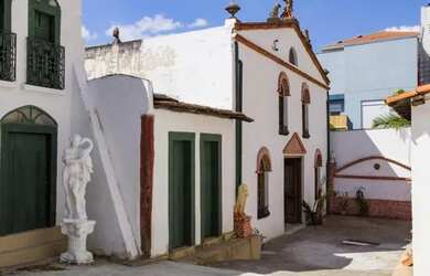 Imagem: O depósito possui 2 Vagas na garagem, 800m² de Área e está