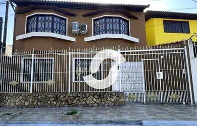 Imagem: A casa possui 4 Dormitórios, 4 Banheiros, 1 Vaga na garagem