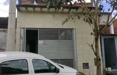 Imagem: A casa e possui 2 Dormitórios, Suítes, 1 Banheiro, 1 Vaga