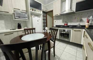 Imagem: A casa possui 3 Dormitórios, 2 Banheiros, 2 Vagas na garagem