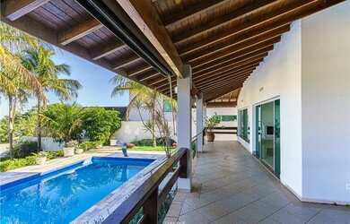 Imagem: A casa possui 5 Dormitórios, 5 Banheiros, 4 Vagas na garagem