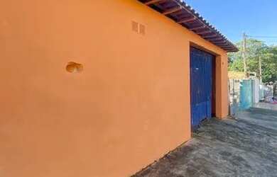 Imagem: A casa possui 2 Dormitórios, 1 Banheiro, 2 Vagas na garagem