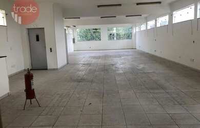 Imagem: O depósito possui 5 Vagas na garagem, 365m² de Área e está