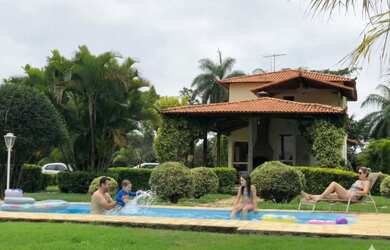 Imagem: A fazenda possui 400m² de Área e está localizado em Centro