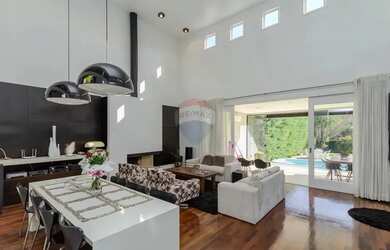 Imagem 6: Luxo e Conforto: Mansão em Condomínio em Santa Maria