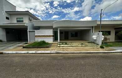 Imagem: A casa em condomínio possui 3 Dormitórios, 4 Banheiros, 2