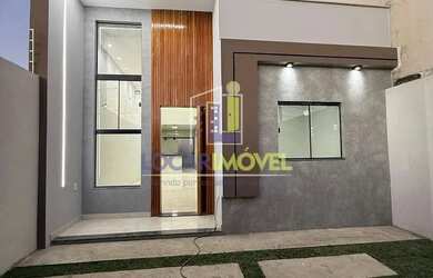 Imagem: A casa possui 3 Dormitórios, 2 Banheiros, 2 Vagas na garagem