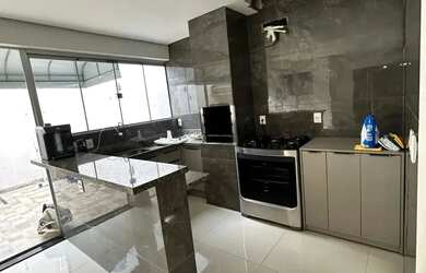 Imagem: A casa em condomínio possui 3 Dormitórios, 2 Banheiros, 1