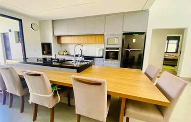 Imagem: A casa em condomínio possui 3 Dormitórios, 5 Banheiros, 4