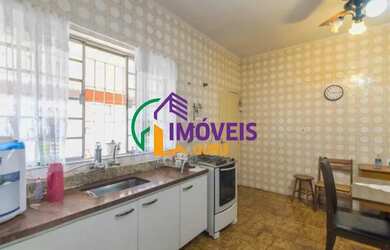 Imagem: A casa possui 4 Dormitórios, 2 Banheiros, 5 Vagas na garagem