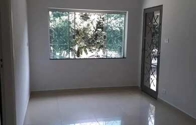 Imagem: A casa à venda possui 3 Dormitórios, 1 Banheiro, 2 Vagas na