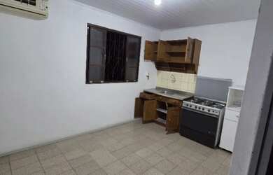 Imagem: A casa possui 1 Dormitório, 1 Banheiro, 1 Vaga na garagem e