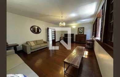 Imagem: A casa possui 5 Dormitórios, 5 Banheiros, 5 Vagas na garagem