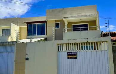 Imagem: A casa possui 3 Dormitórios, 3 Banheiros, 2 Vagas na garagem