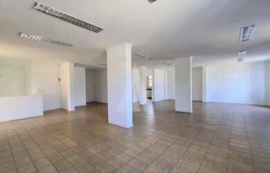 Imagem 9: Loja comercial com 4 salas, cozinha, 4 lavabos e estacionamento frontal...