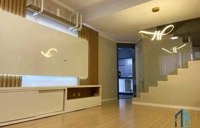 Imagem: A casa possui 4 Dormitórios, 3 Banheiros, 4 Vagas na garagem