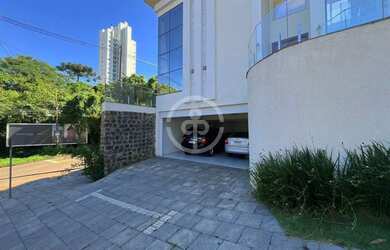 Imagem: A casa possui 2 Dormitórios, 2 Banheiros, 310m² de Área e