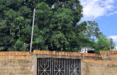 Imagem: A casa possui 2 Dormitórios, 1 Banheiro, 3 Vagas na garagem