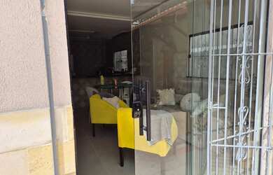 Imagem: A casa possui 3 Dormitórios, 3 Banheiros, 2 Vagas na garagem