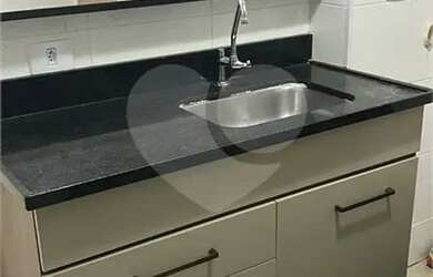 Imagem: O apartamento possui 2 Dormitórios, 1 Banheiro, 1 Vaga na garagem