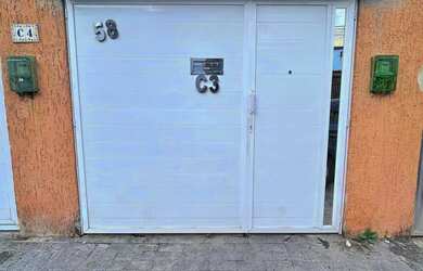 Imagem: A casa possui 2 Dormitórios, 2 Banheiros, 1 Vaga na garagem