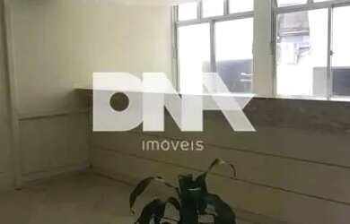 Imagem: O depósito possui 1 Vaga na garagem e 140m² de Área e está