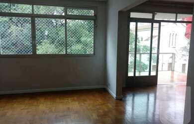 Imagem: O apartamento possui 4 Dormitórios, 2 Banheiros, 2 Vagas na