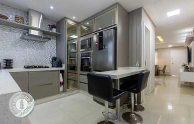 Imagem: A casa possui 2 Dormitórios, 3 Banheiros, 2 Vagas na garagem