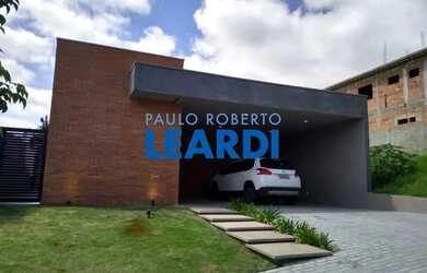 Imagem: A casa em condomínio possui 3 Dormitórios, 4 Banheiros, 2