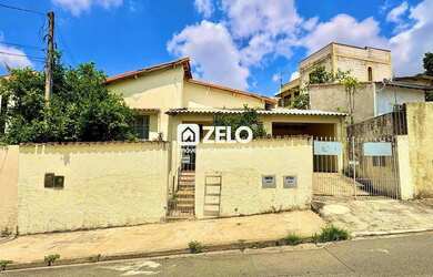 Imagem: A casa possui 3 Dormitórios, 1 Banheiro, 1 Vaga na garagem