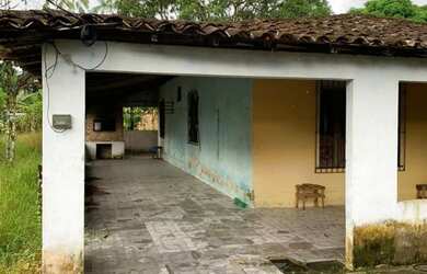 Imagem: A casa possui 2 Dormitórios, 1 Banheiro, 2 Vagas na garagem