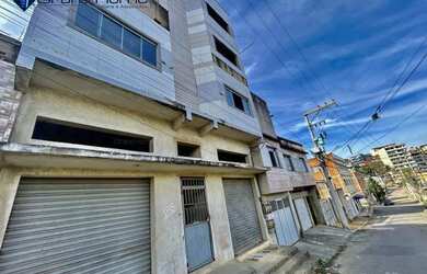 Imagem: A casa possui 5 Dormitórios, 5 Banheiros, 3 Vagas na garagem