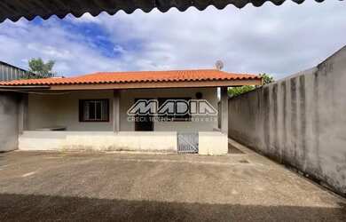 Imagem: A casa possui 2 Dormitórios, 1 Banheiro, 4 Vagas na garagem