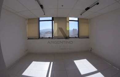 Imagem: O depósito possui 1 Vaga na garagem, m² de Área e está