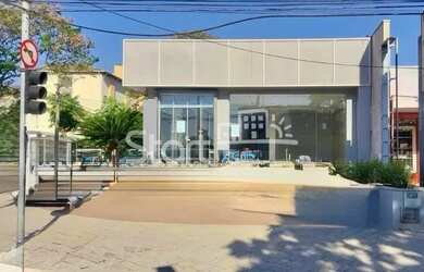 Imagem: O depósito possui 3 Vagas na garagem e 500m² de Área e está