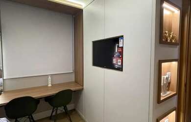 Imagem: O apartamento possui 2 Dormitórios, 1 Banheiro, 1 Vaga na garagem