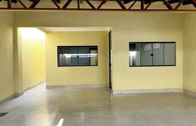 Imagem: A casa possui 4 Dormitórios, 3 Banheiros, 3 Vagas na garagem