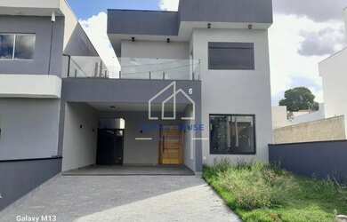 Imagem: A casa possui 4 Dormitórios, 3 Banheiros, 3 Vagas na garagem