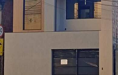 Imagem: A casa possui 2 Dormitórios, 4 Banheiros, 1 Vaga na garagem